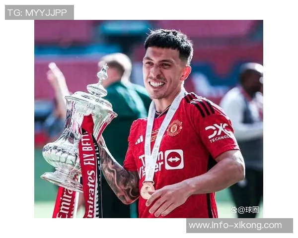 曼联后卫利桑德罗膝伤恢复接近尾声即将重返球队合练 曼联后卫利桑德罗膝伤恢复接近尾声即将重返球队合练