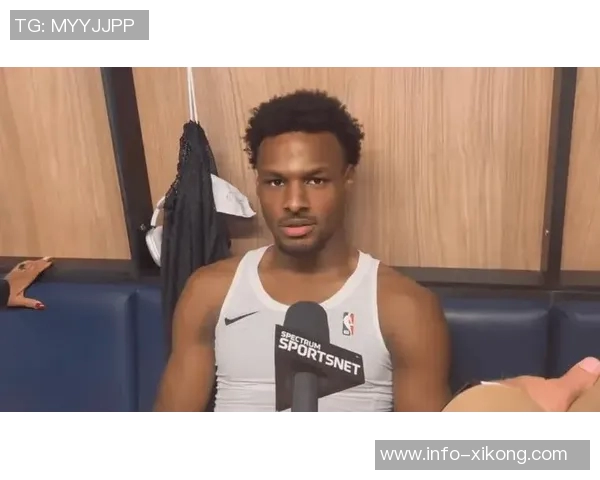 夸梅：布朗尼在主场比赛中表现得如同被车灯照射的迷茫鹿