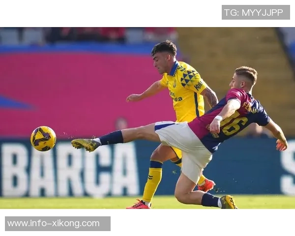 阿尔沙文穿巴萨球衣逛皇马商店引发球迷热议