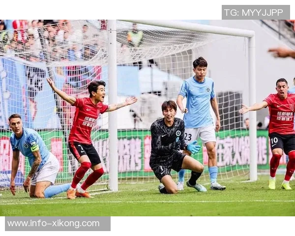 广岛外援半场结束后挑衅高天意引发双方冲突场面火爆